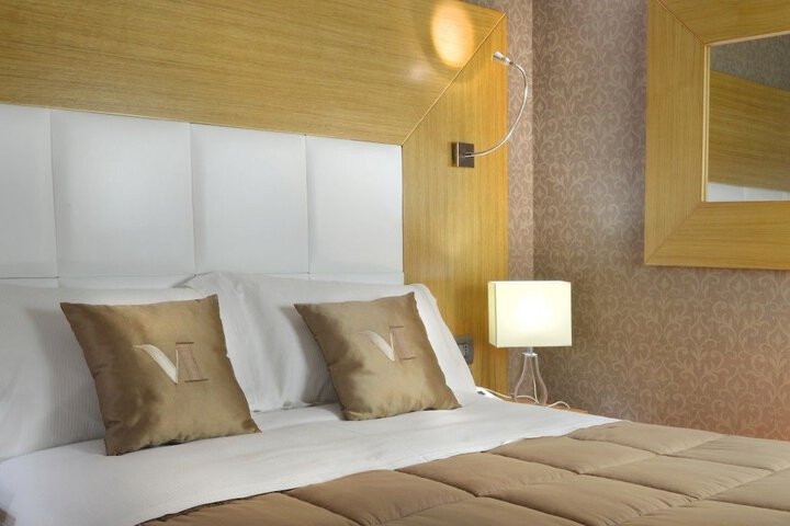 Room 7 of 72