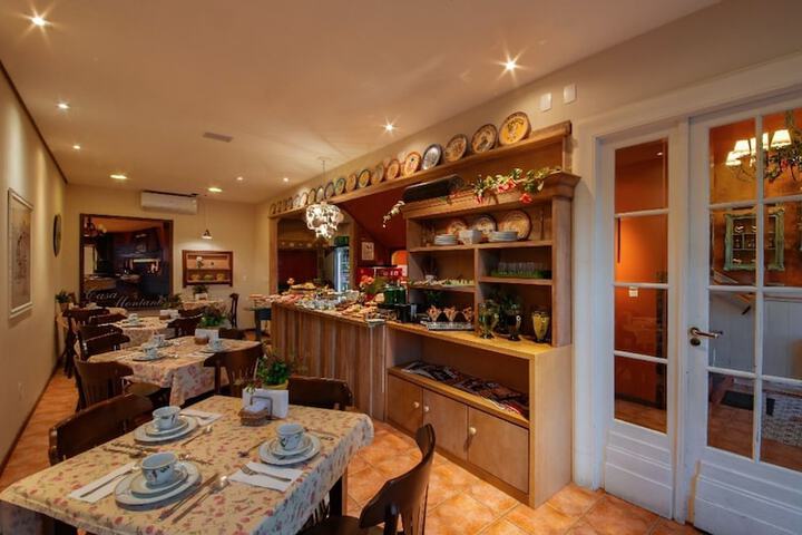 Breakfast area