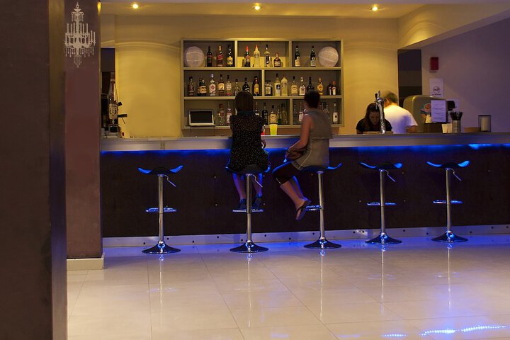 Lounge 76 of 109