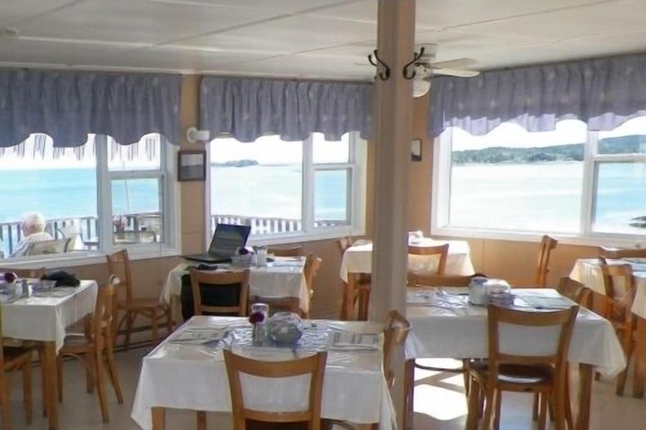 Dining 11 of 28