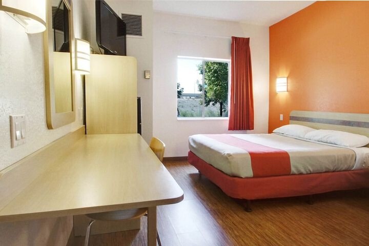 Room 16 of 36
