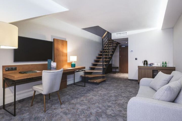 Room 7 of 32