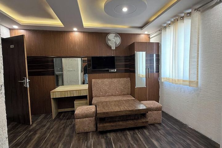 Room 7 of 30