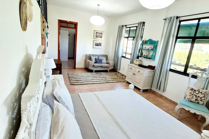 Room 18 of 143