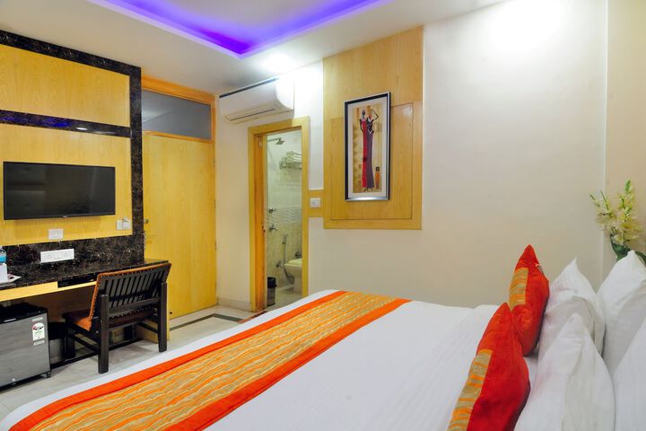 Room 6 of 19