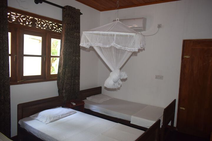 Room 13 of 39