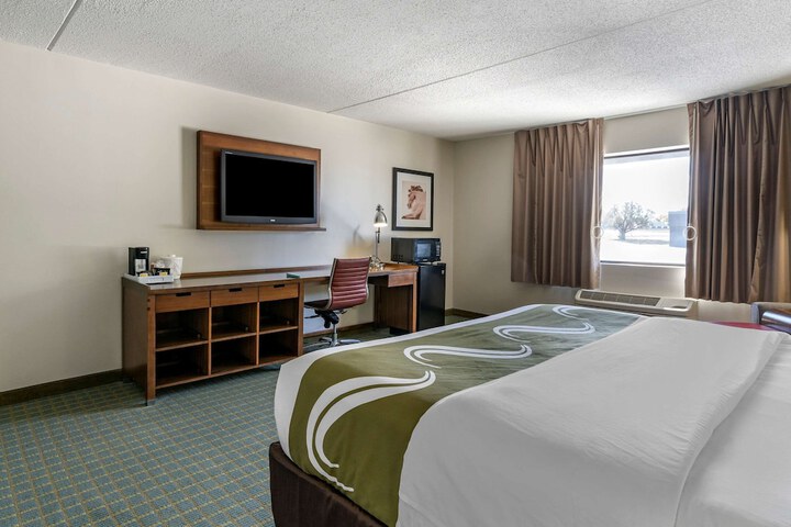 1 King Bed (18 of 18)