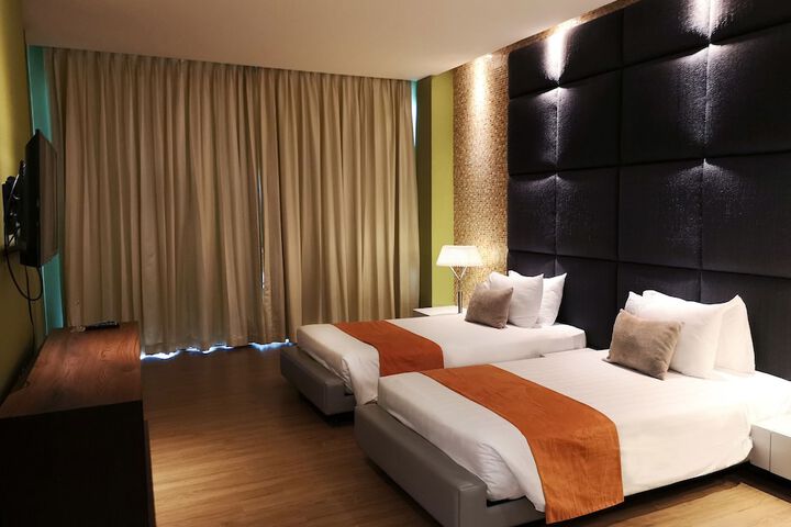 Room 53 of 168