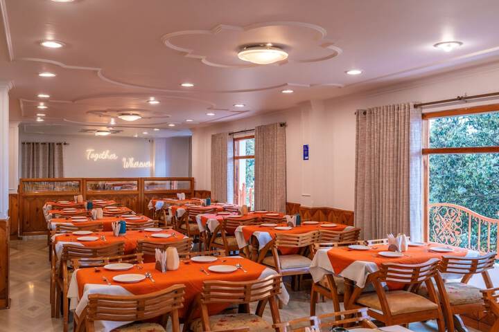 Dining 40 of 66