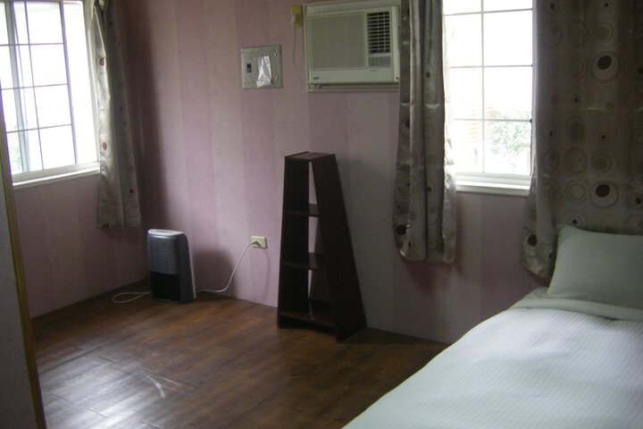 Room 9 of 43