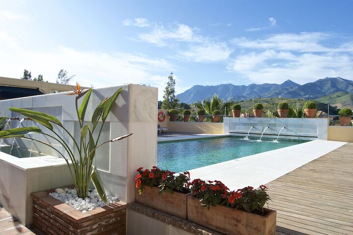 Pool 52 of 91