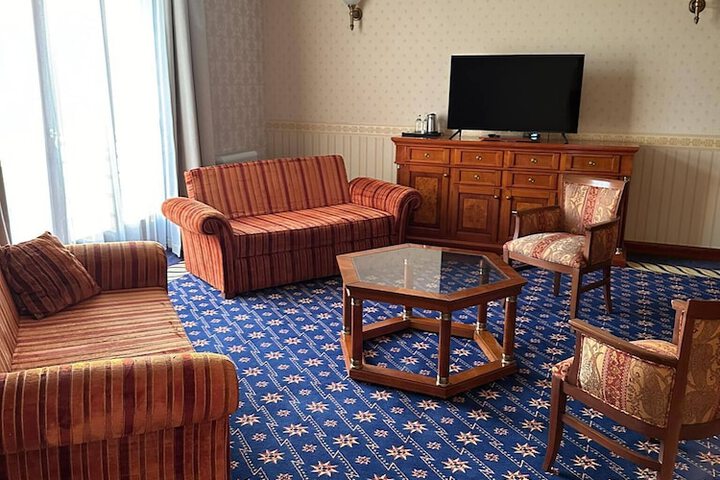 Room 28 of 143