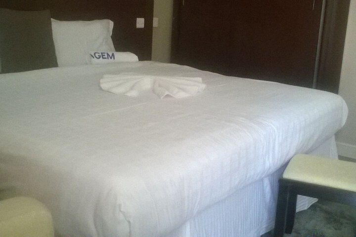 Room 5 of 83