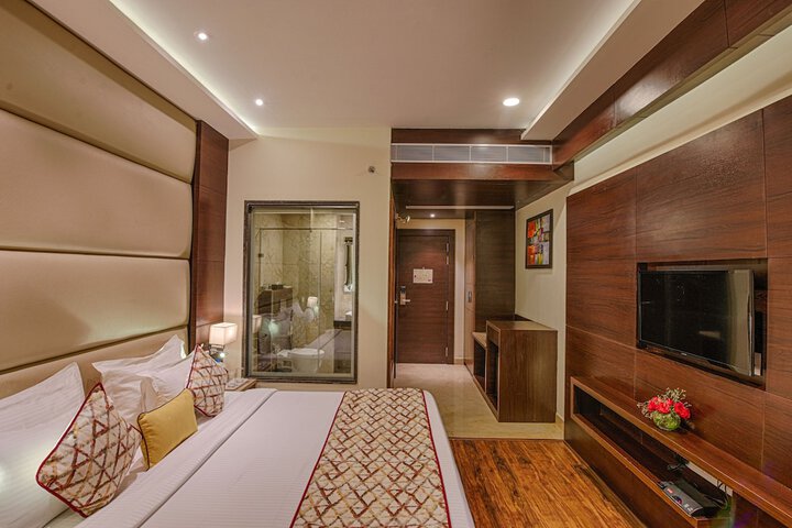 Room 6 of 28