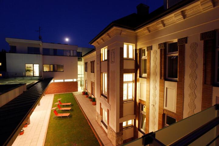 Terrace/Patio 3 of 12