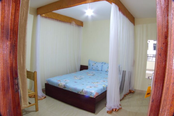 Room 4 of 24