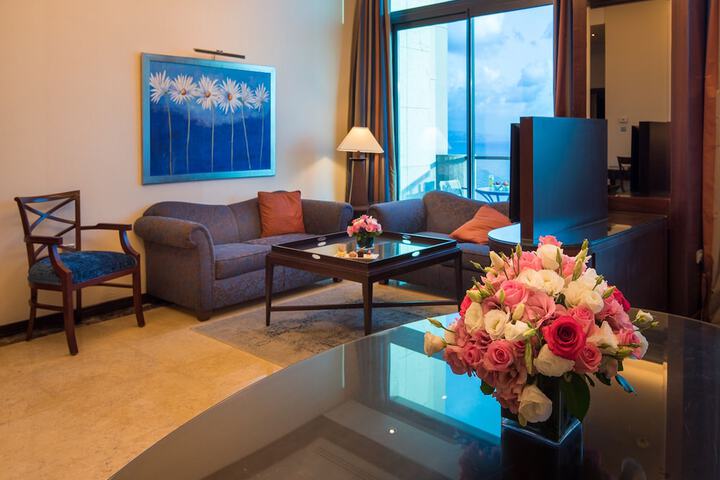 Room 32 of 90