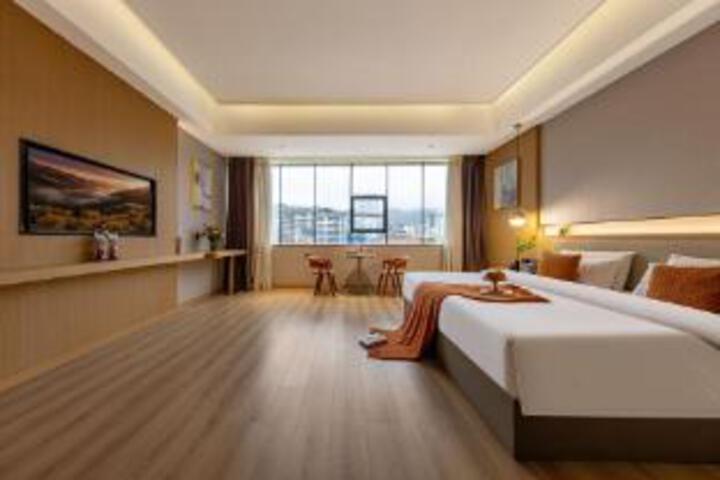 Room 8 of 9