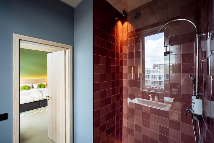 Room 32 of 53