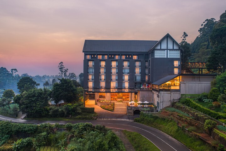 Exterior of The Golden Ridge Hotel