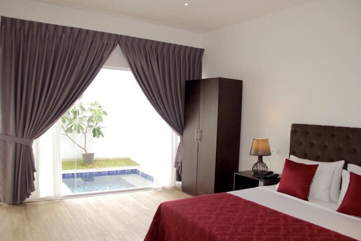 Room 11 of 22