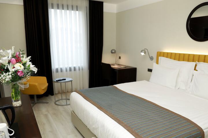 Room 10 of 40