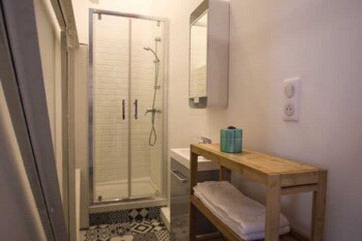 Room 2 of 9