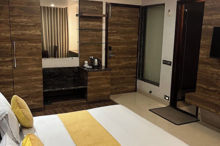 Room 8 of 20
