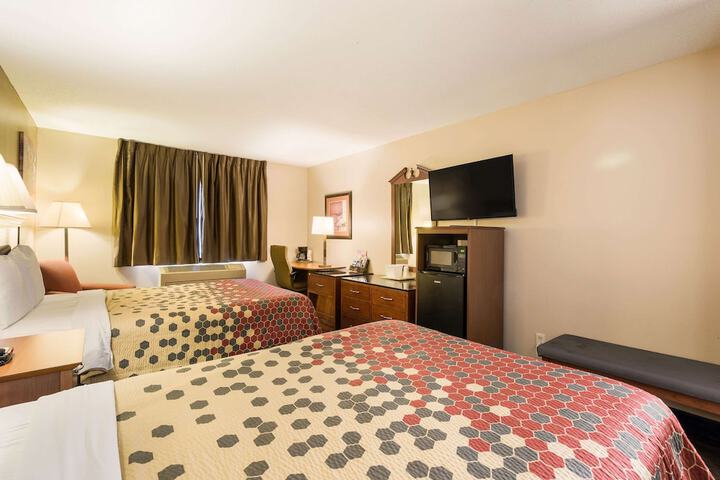 Double Deluxe King Bed (6 of 7)