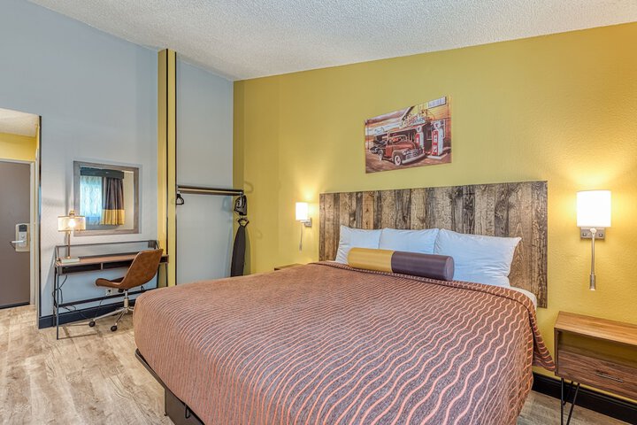 Room 16 of 28