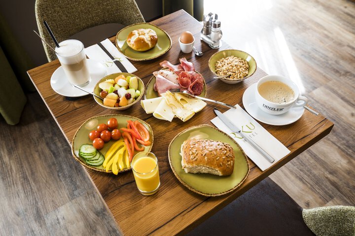 Breakfast/Coffee Service 32 of 49