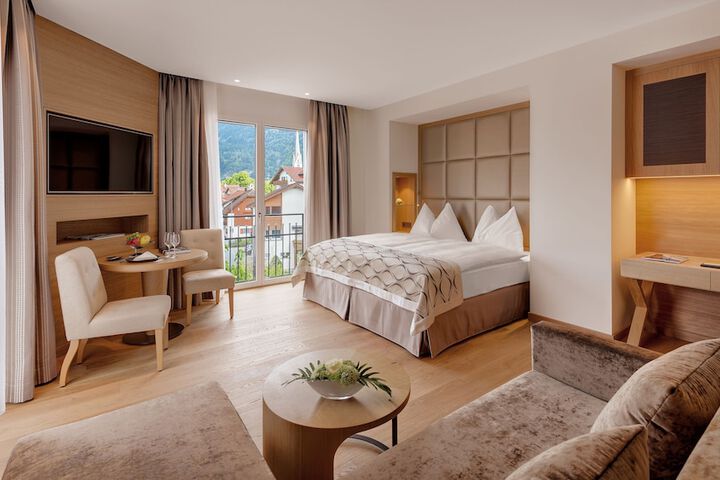 Room 3 of 44
