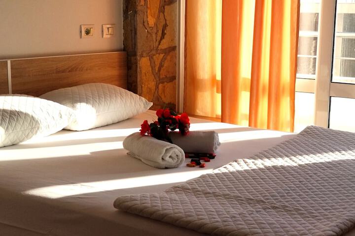 Room 14 of 100
