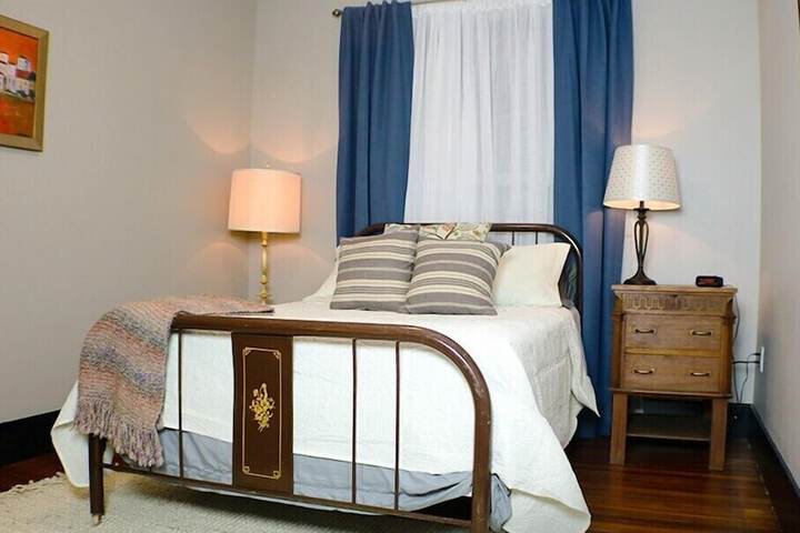 Room 9 of 29