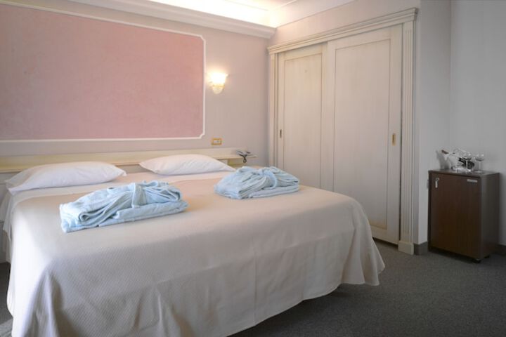 Room 3 of 17