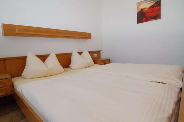 Room 3 of 41