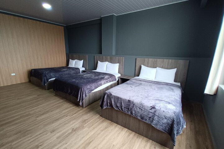 Room 6 of 28