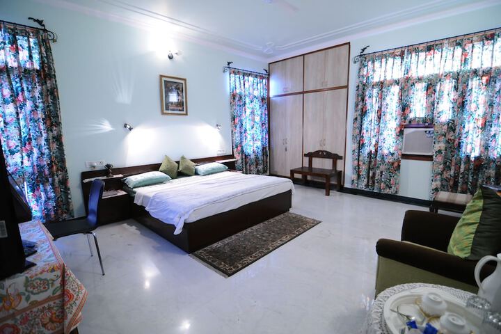 Room 10 of 30