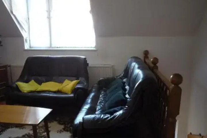 Room 8 of 11