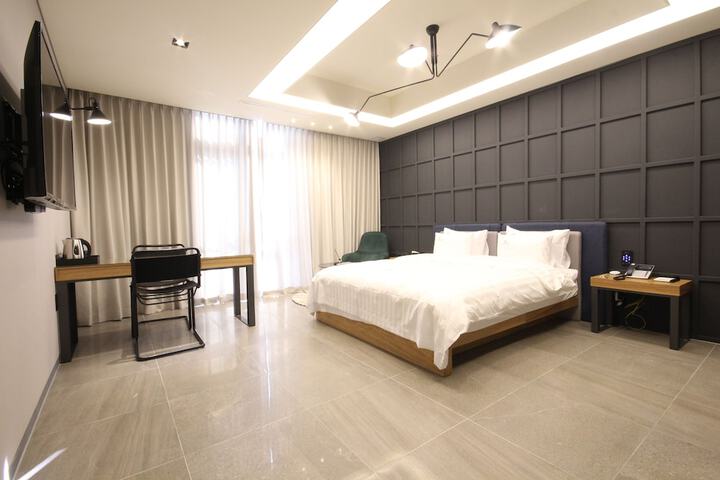 Room 25 of 59