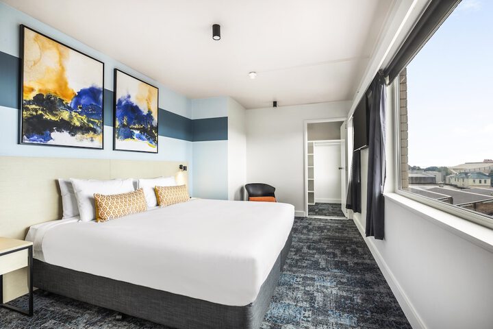 Room 25 of 74