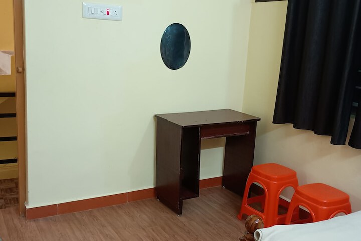 Room 4 of 14