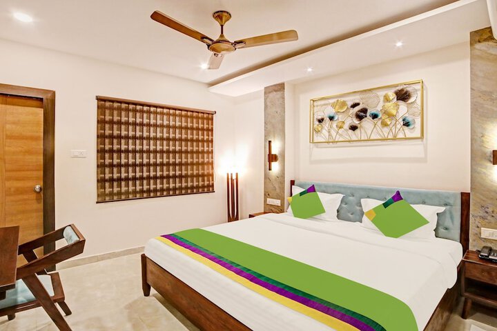 Room 8 of 38