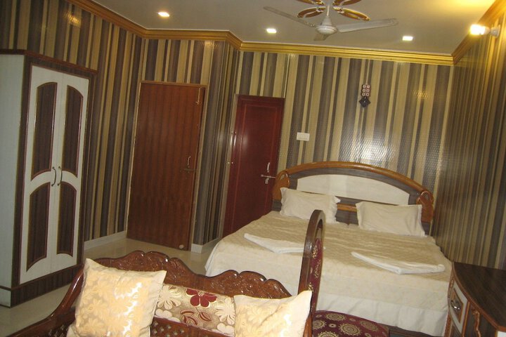 Room 8 of 38