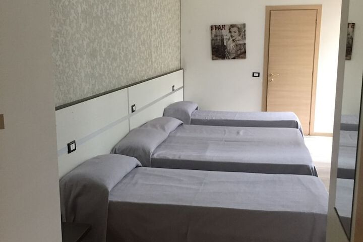 Room 9 of 29