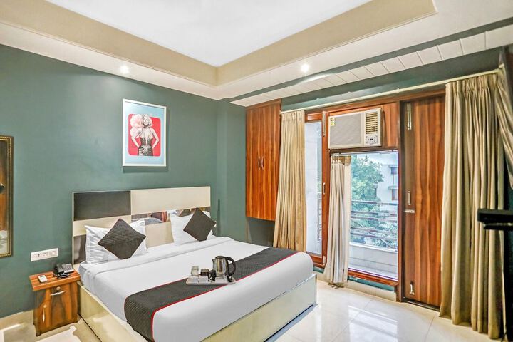 Room 5 of 18