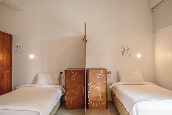 Room 12 of 37