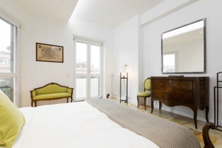 Room 17 of 27