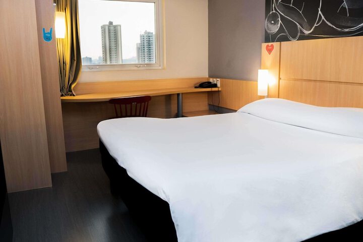 Room 44 of 105