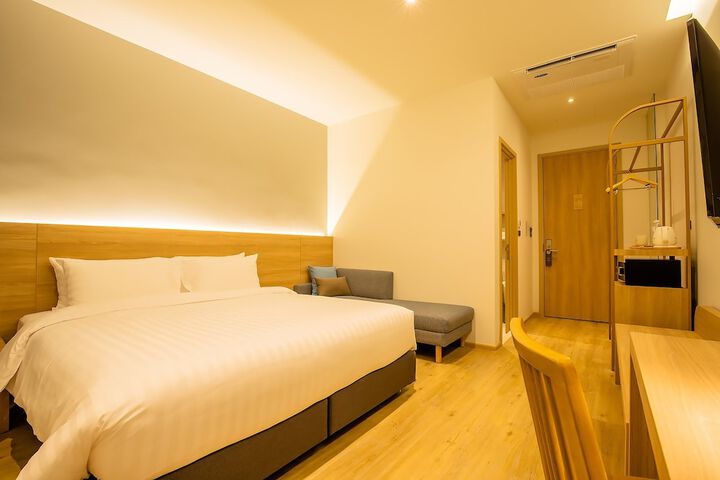 Room 2 of 37